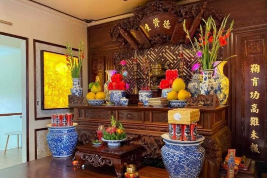 Những Vật Phẩm Cần Có Trên Bàn Thờ Gia Tiên Đầy Đủ